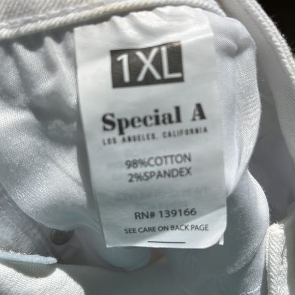 Special A NWT no flaws bright white denim with light ripping - Picture 8 of 12